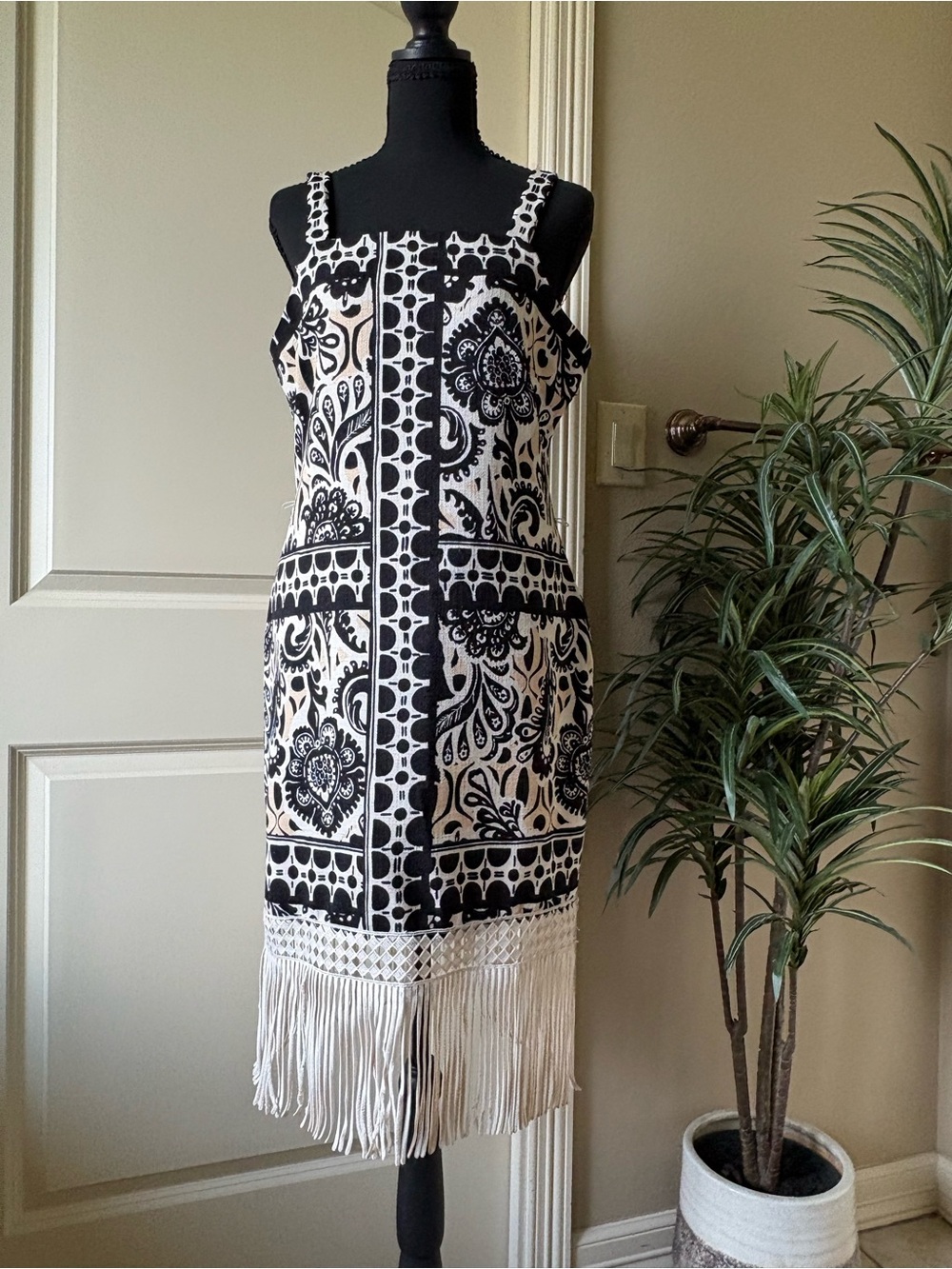 NWT Tahari ASL Black and Cream Printed Fringe Hem Mini Dress